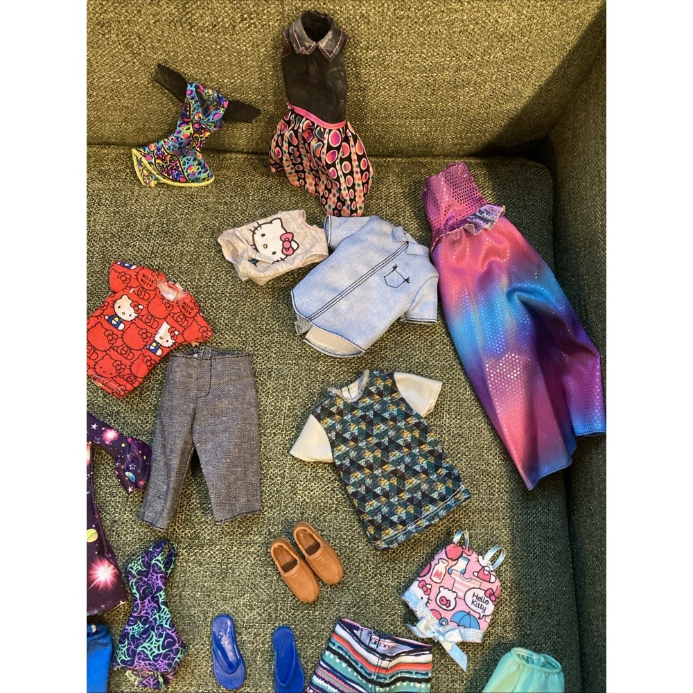 Vintage Barbie Wardrobe Case Lot - 25+ Clothes, Dresses, Ken Items, Shoes & More - Picture 6 of 14